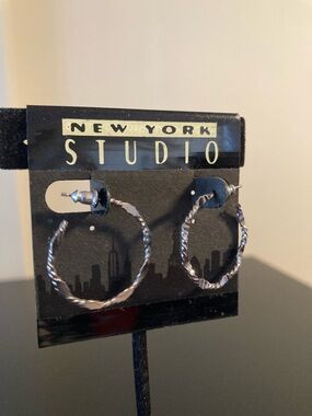New York Studio Twisted Hoop Earrings - Shiny Silver